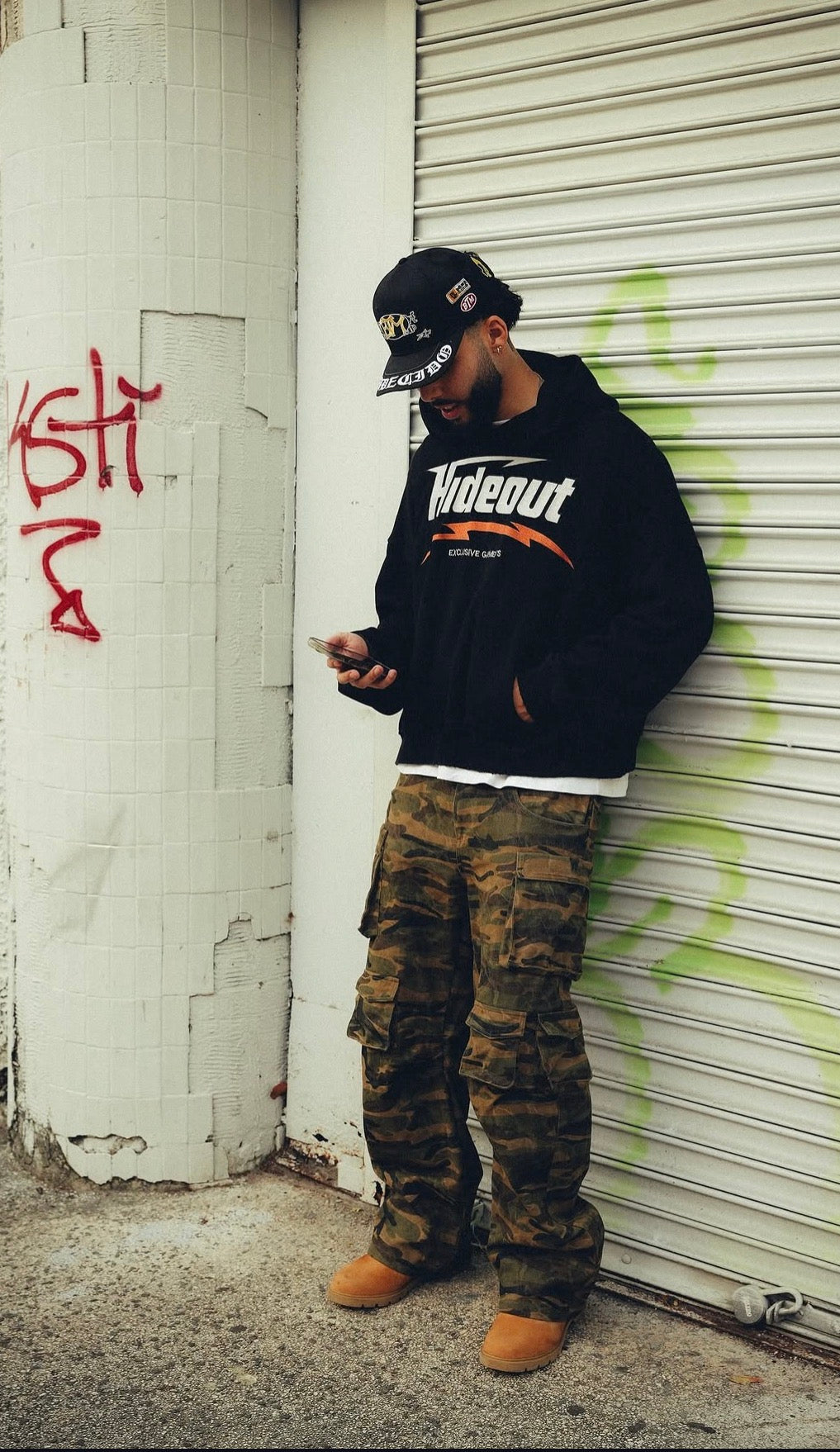 Hoodies & Pullovers